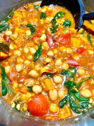 Lebanese Chickpea Stew with Za'atar