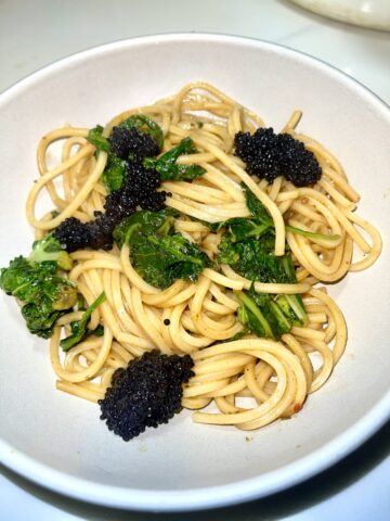 Spaghetti with Vegan Caviar (Zeroe) and Kale